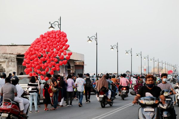 Les clés pour choisir le transat de piscine idéal : confort, matériaux, et design