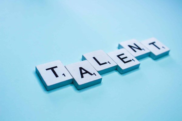 Quels sont les secrets pour exceller en tant que spécialiste en acquisition de talents pour startups innovantes?